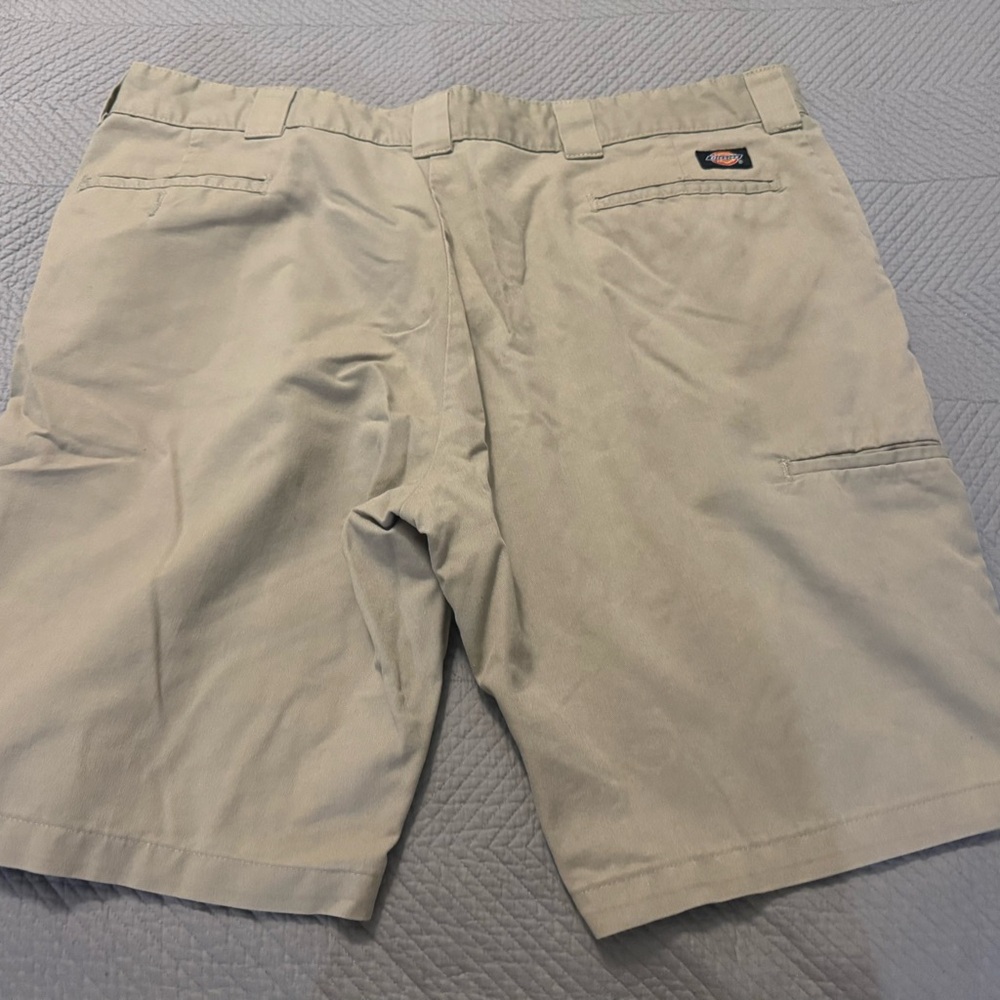 Dickies Men's Tan Shorts Regular size 32